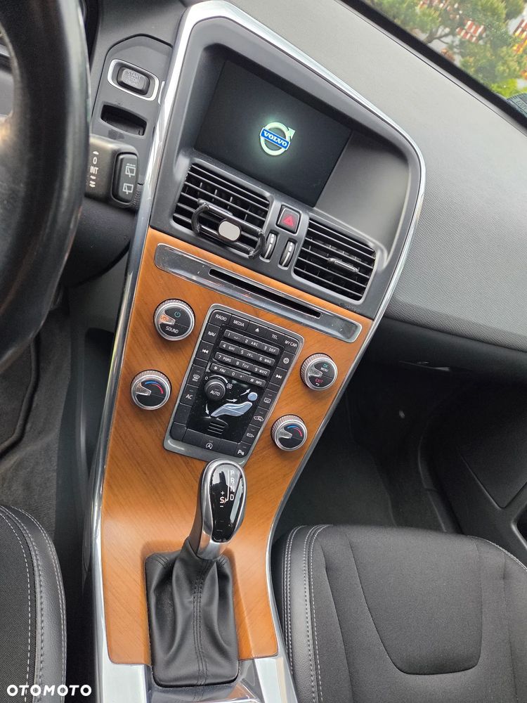 Volvo XC 60 D3 Drive-E Momentum - 1