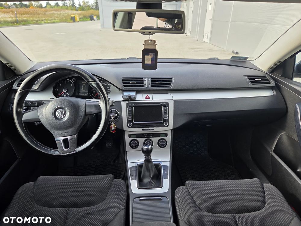 Volkswagen Passat - 18