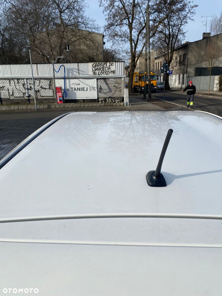 Toyota Prius+ (Hybrid) Comfort - 2