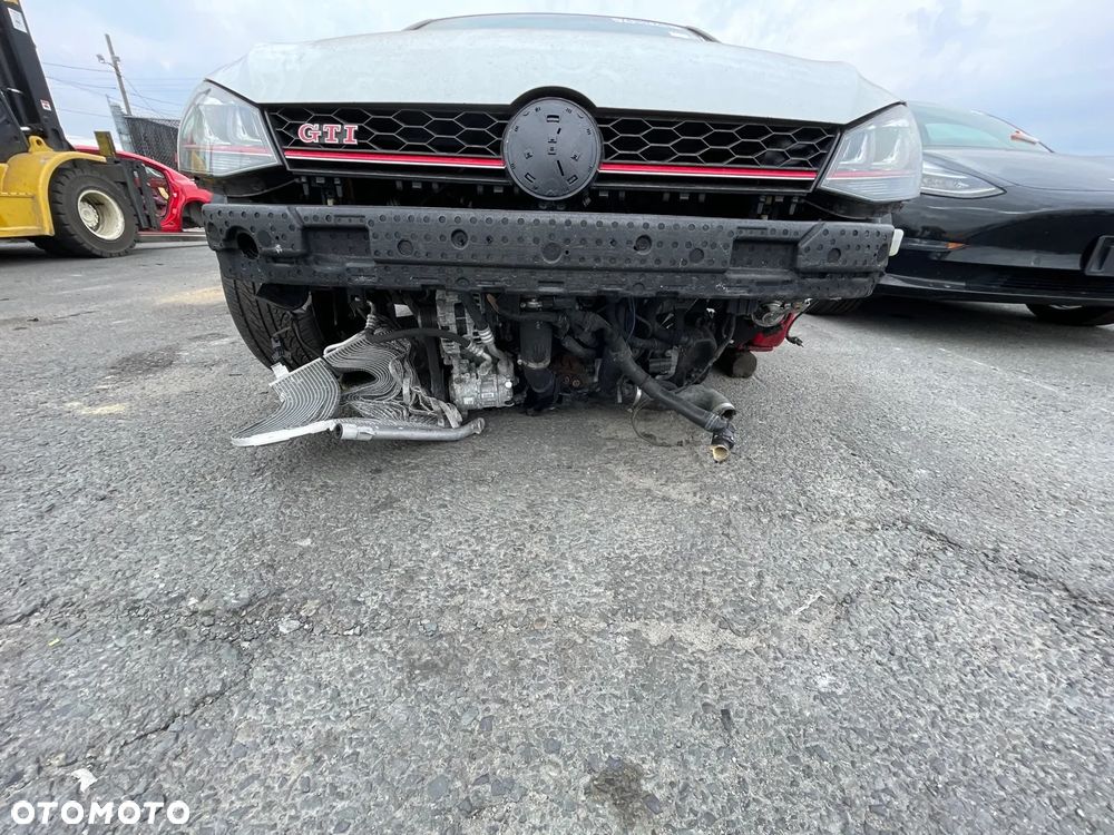 Volkswagen Golf - 6