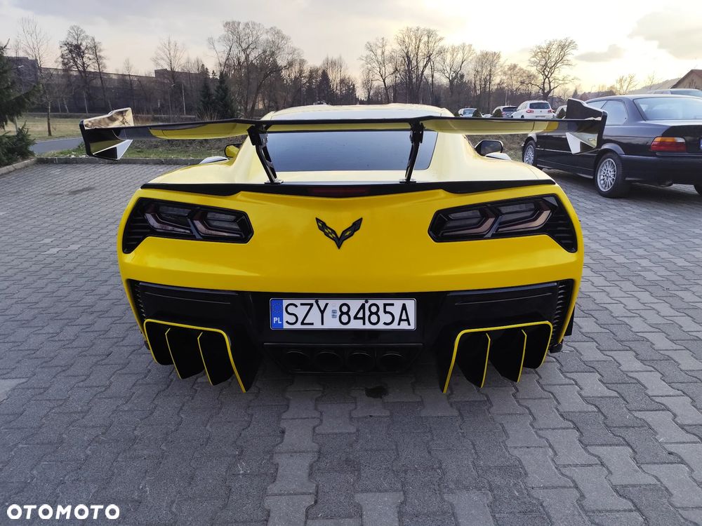 Chevrolet Corvette - 4