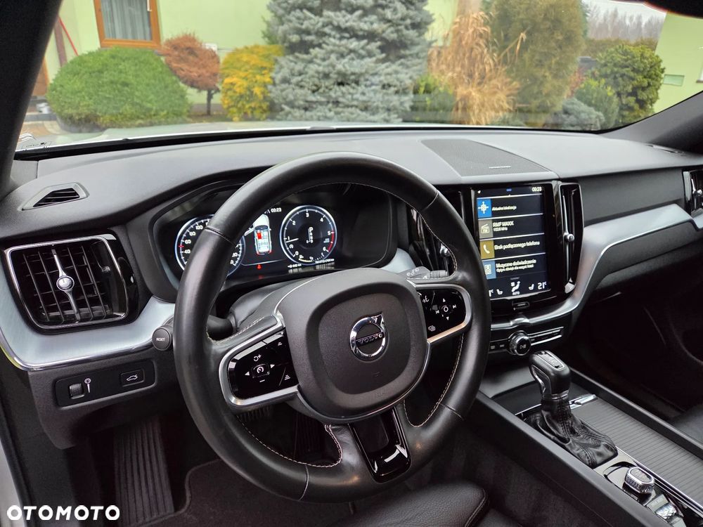 Volvo XC 60 D4 Momentum Pro - 25