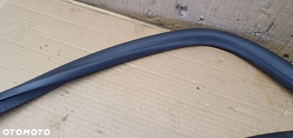Uszczelka drzwi prawy przód przednia prawa Opel Zafira C 13259937 - 2