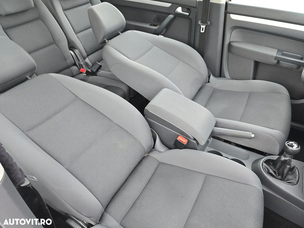 Volkswagen Touran 1.6 TDI SCR BlueMotion Technology Comfortline - 11