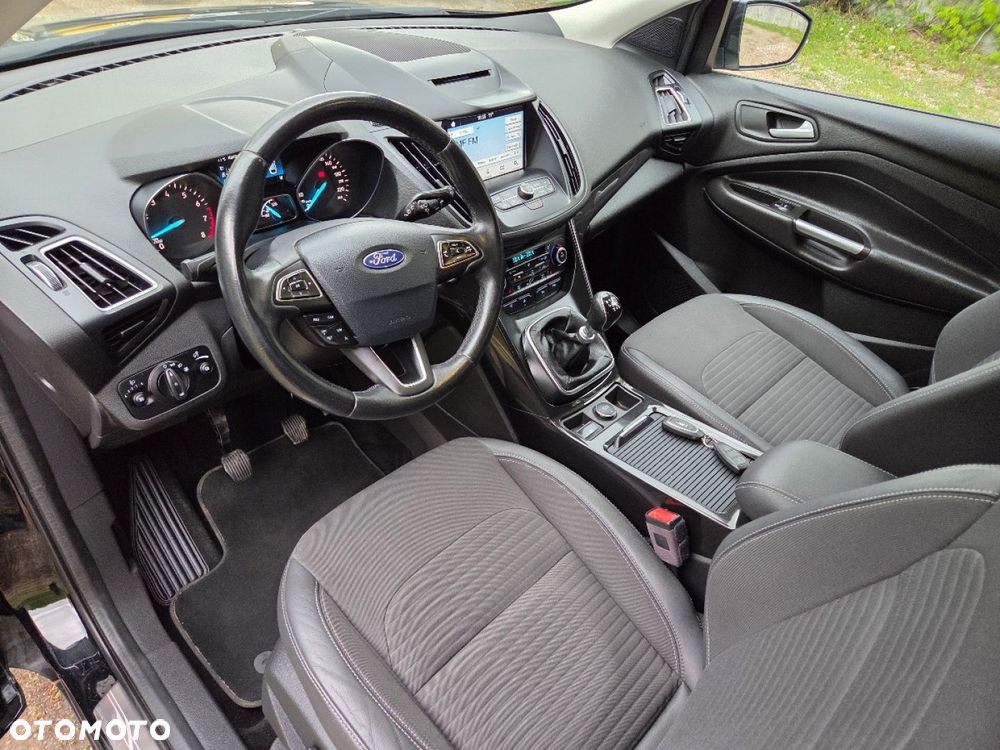 Ford Kuga 1.5 EcoBoost 2x4 Titanium - 5