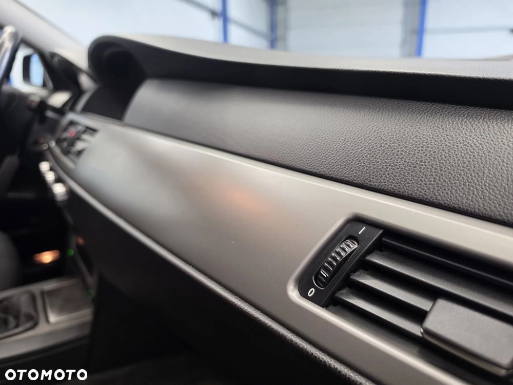 BMW Seria 5 520d Special Edition - 39