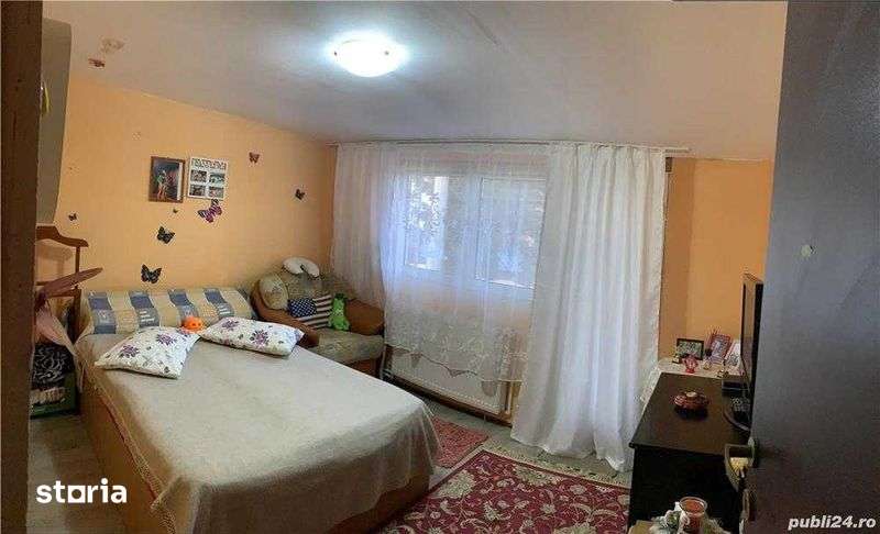 De vanzare casa 3 camere zona Damaroaia 2 bai, balcon deschis — fotografia 3