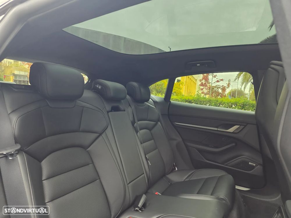 Porsche Taycan Sport Turismo - 25