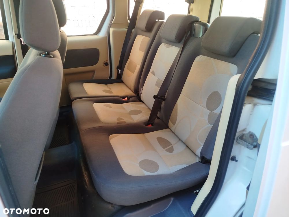 Ford Tourneo Connect - 4