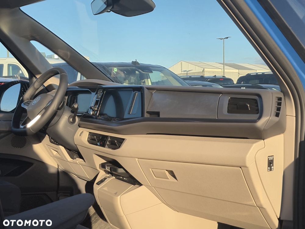 Volkswagen Multivan - 11