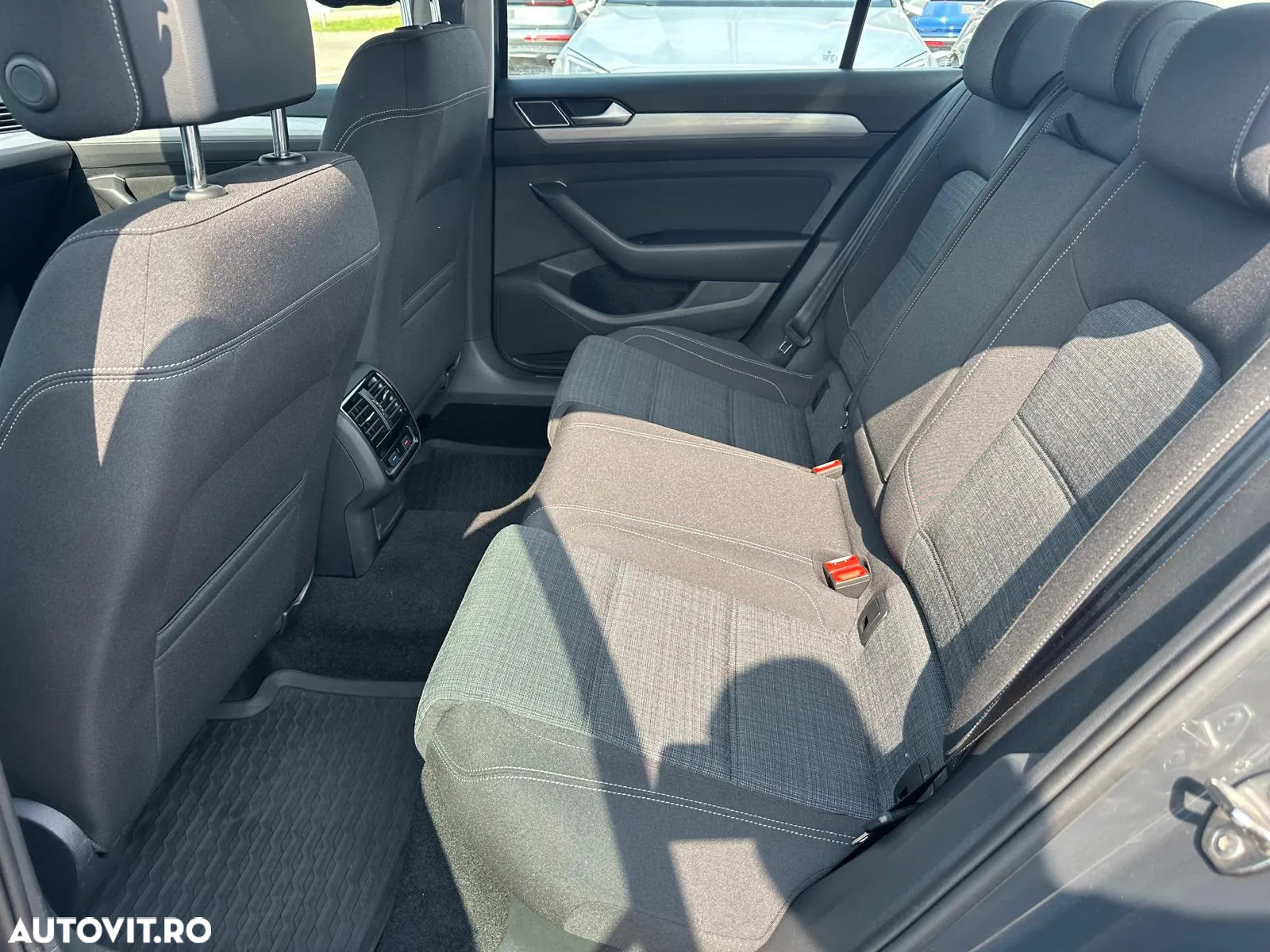 Volkswagen Passat 2.0 TDI DSG Comfortline - 14