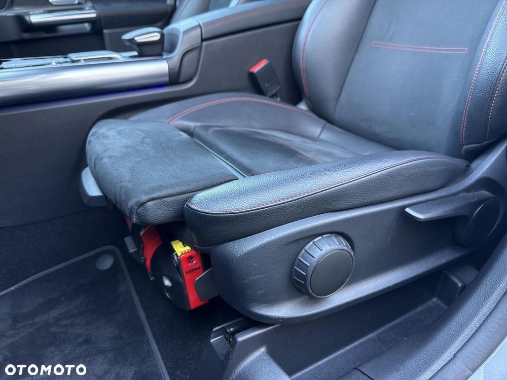 Mercedes-Benz GLA - 12