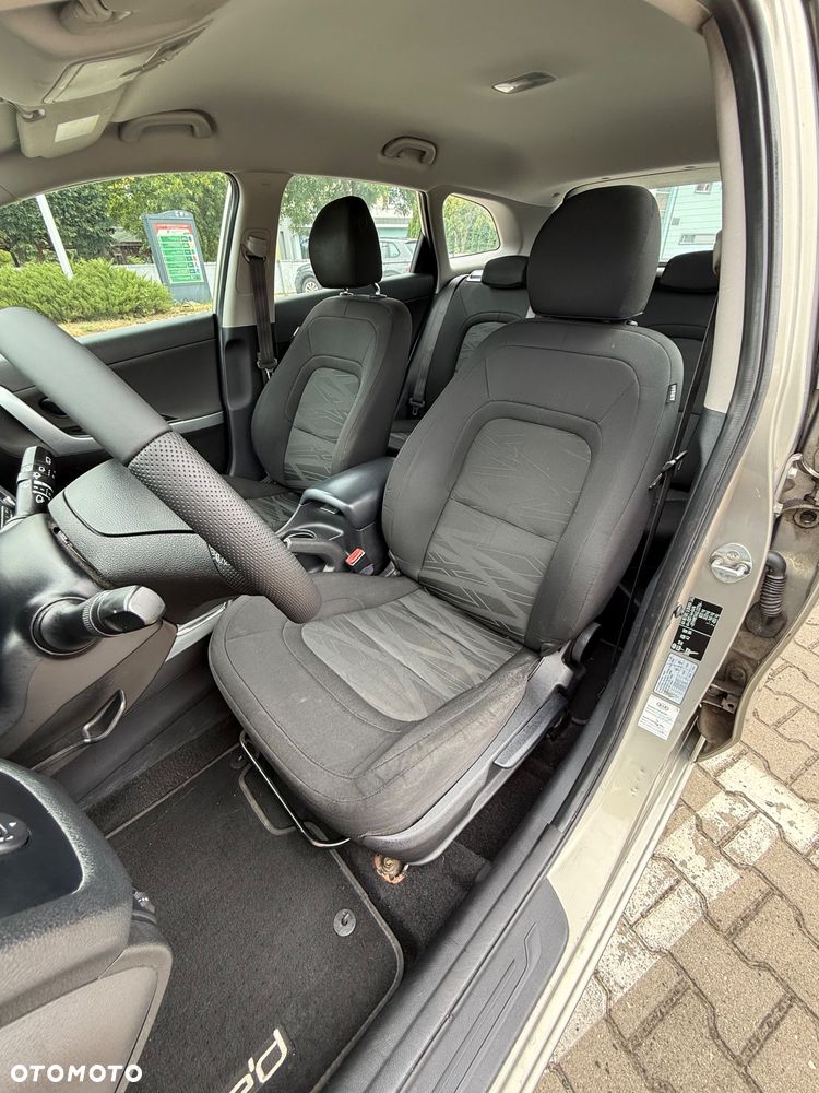 Kia Ceed 1.4 CVVT Dream Team Edition - 33