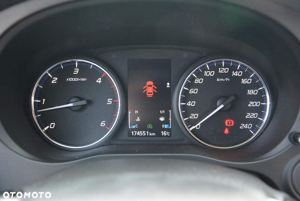 Mitsubishi Outlander 2.2 DID Intense + - 33