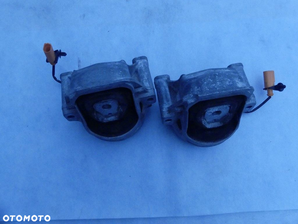 DW AUDI Q5 8R PODUSZKA SILNIKA 8R0199381Q 8R0199381AA - 2