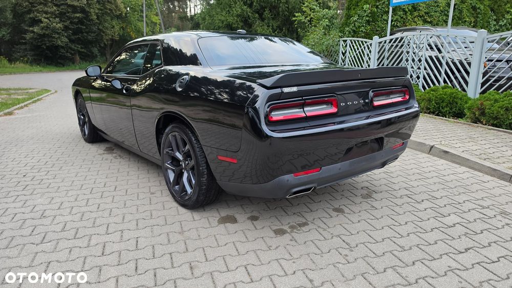 Dodge Challenger - 8