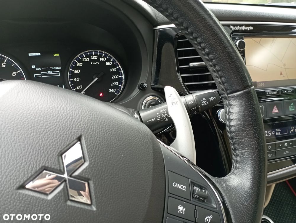 Mitsubishi Outlander 2.0 Instyle Navi 4WD CVT - 15