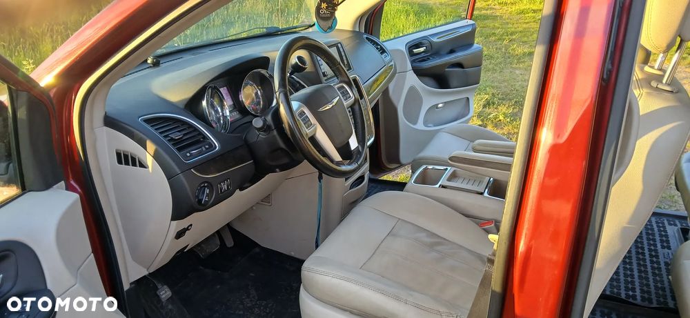 Chrysler Town & Country 3.6 Limited - 12