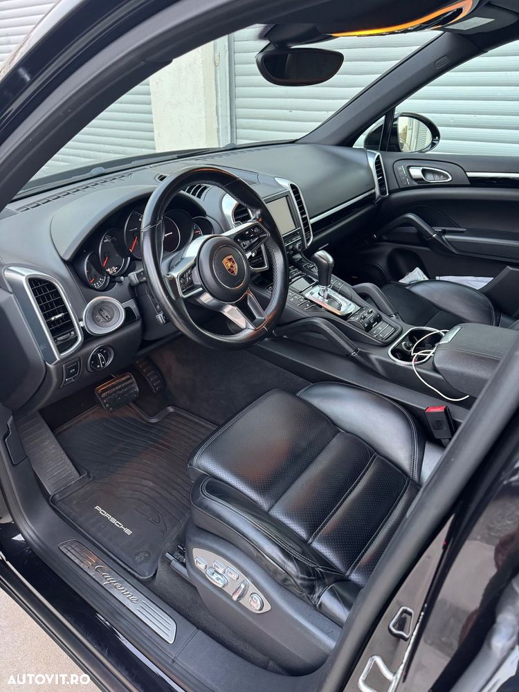 Porsche Cayenne 3.0 L - 8
