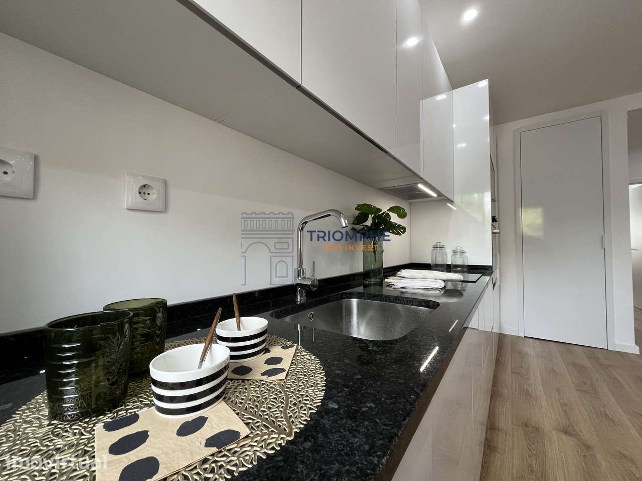 Apartamento T3 totalmente remodelado em Benfica, com duas frentes - Grande imagem: 4/30