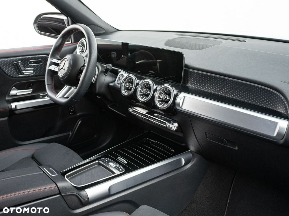 Mercedes-Benz GLB 200 d 4-Matic AMG Line 8G-DCT - 33