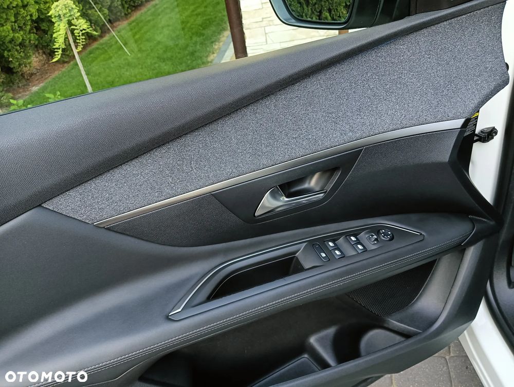 Peugeot 3008 BlueHDi 130 Stop & Start EAT8 Allure - 29