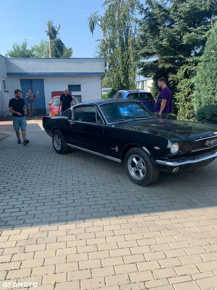 Ford Mustang - 30