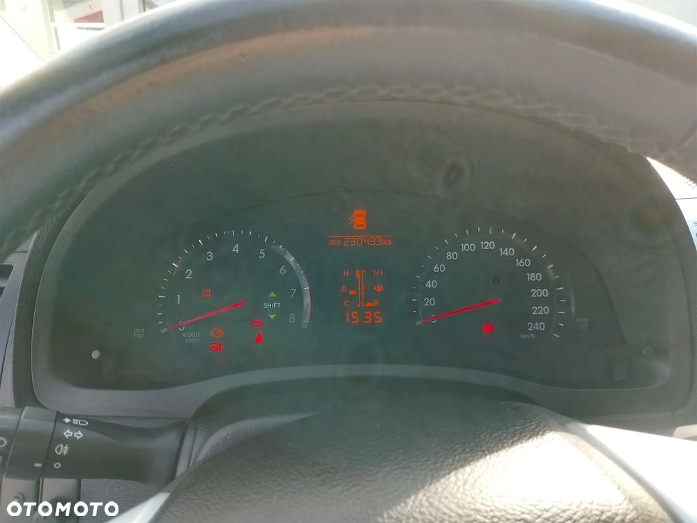 Toyota Avensis 1.6 Premium - 12