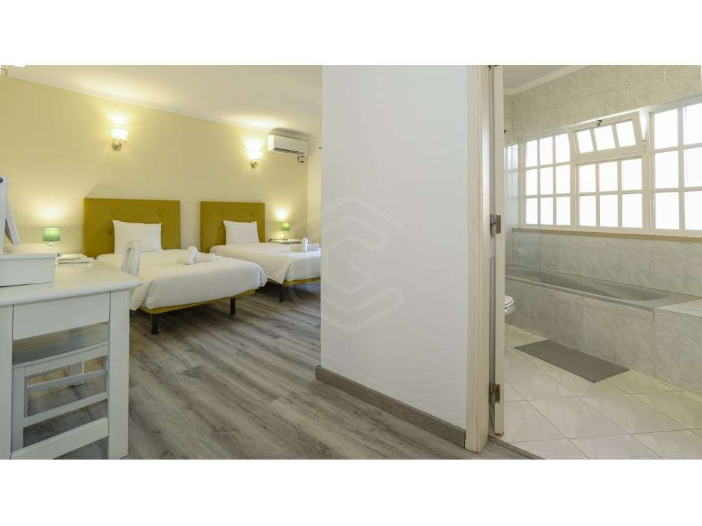 Moradia T5, numa zona tranquila de Vilamoura, Algarve - Grande imagem: 5/11