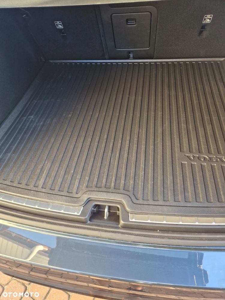 Volvo XC 60 B5 B AWD Plus Dark - 20