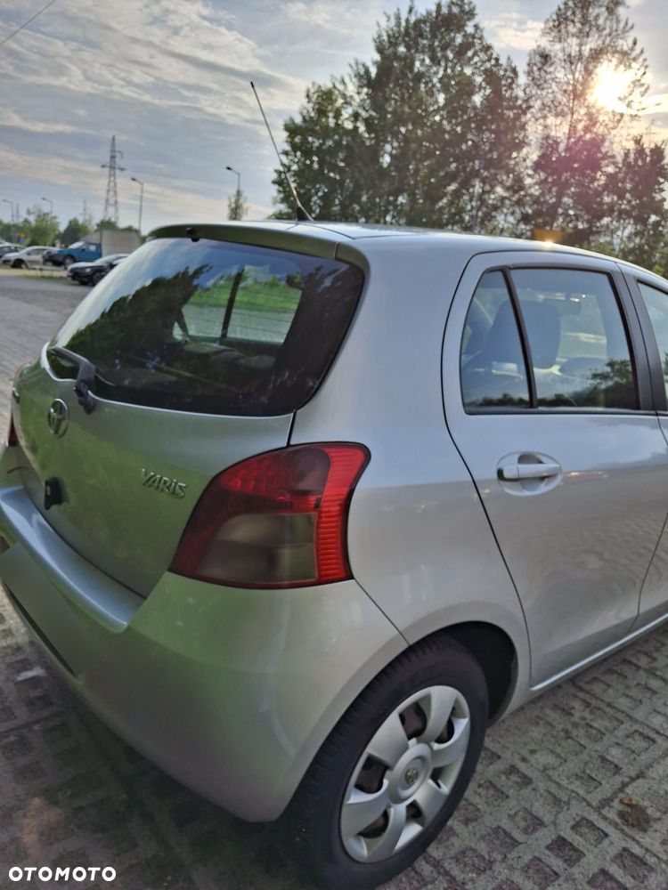 Toyota Yaris 1.3 Sol - 8