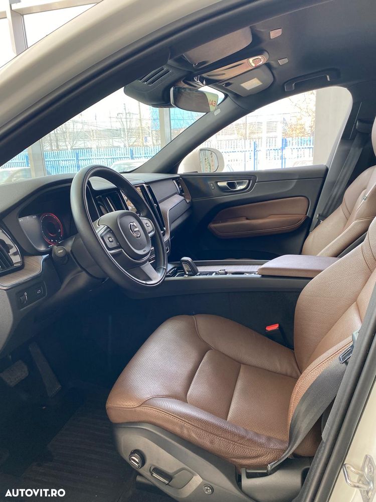 Volvo XC 60 B4 MHEV AT8 AWD Momentum Pro - 13