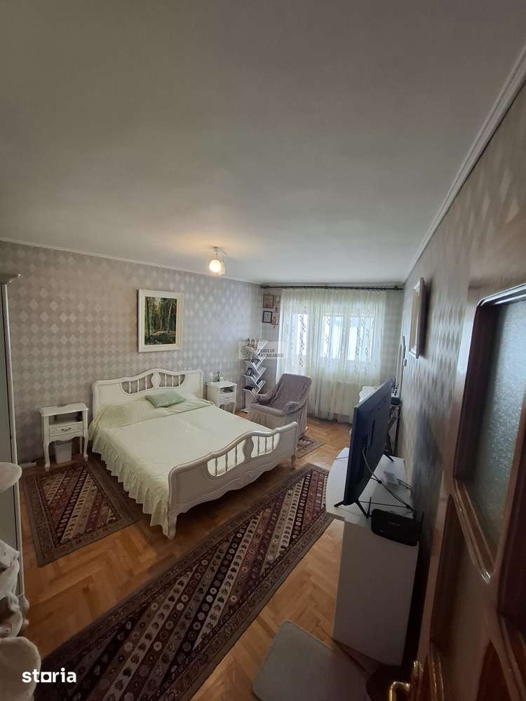 Apartament spatios de 4 camere+1 camera/etaj 2/125mp /Focsani/Finante — fotografia 2