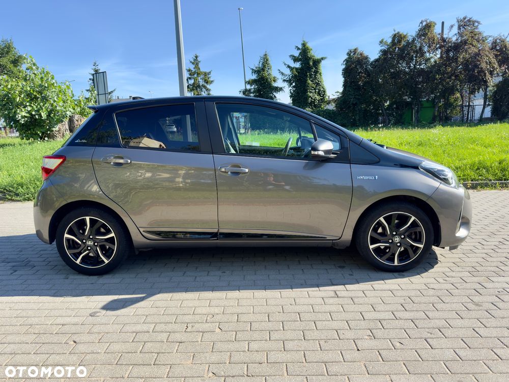 Toyota Yaris Hybrid 100 Selection Platinum - 5