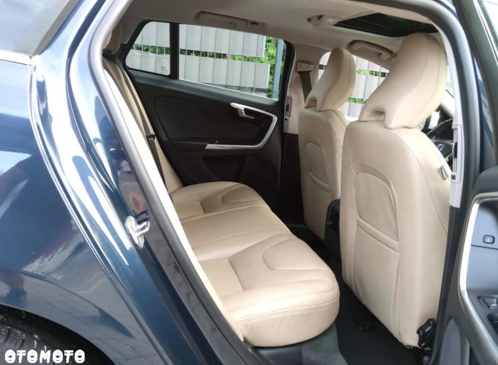 Volvo V60 D4 Momentum - 19