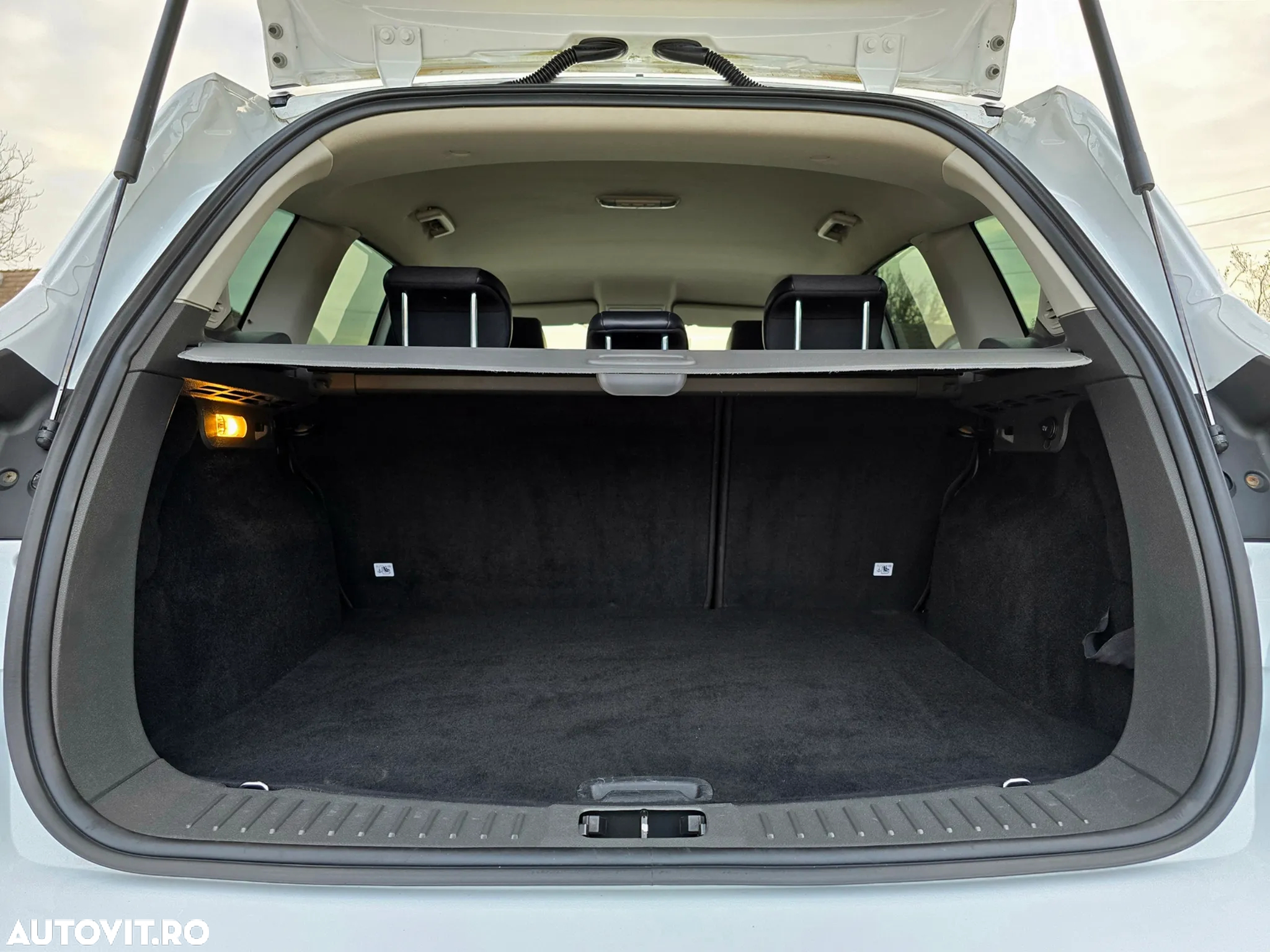 Ford Kuga 2.0 TDCi 2x4 Titanium - 29