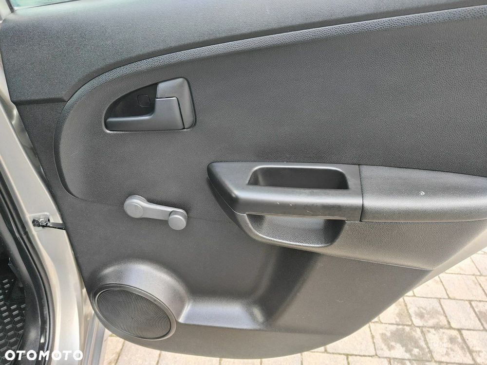 Kia Venga - 24