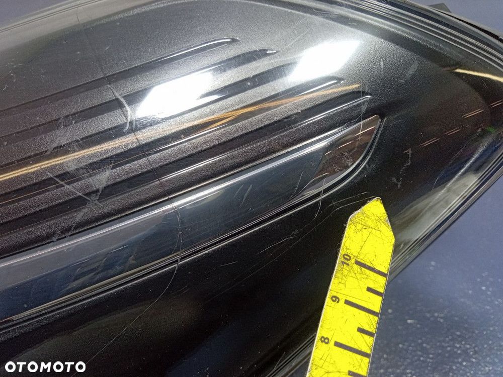 TOYOTA YARIS III LIFT REFLEKTOR LEWY LAMPA PRZEDNIA EU - 10