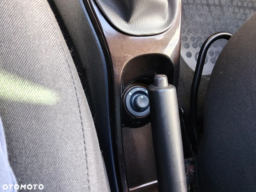 Dacia Duster 1.6 16V 4x4 - 19