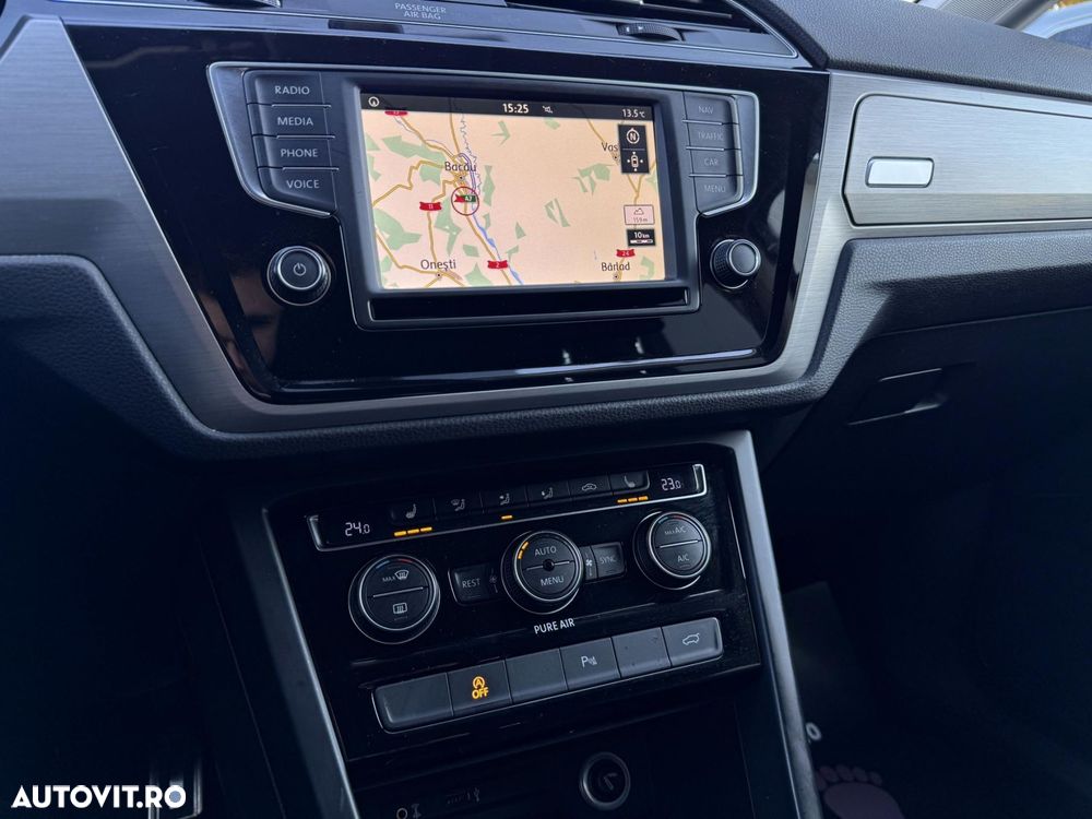 Volkswagen Touran - 11