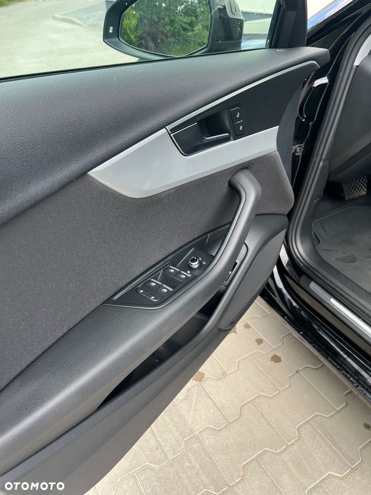 Audi A4 Limousine - 12