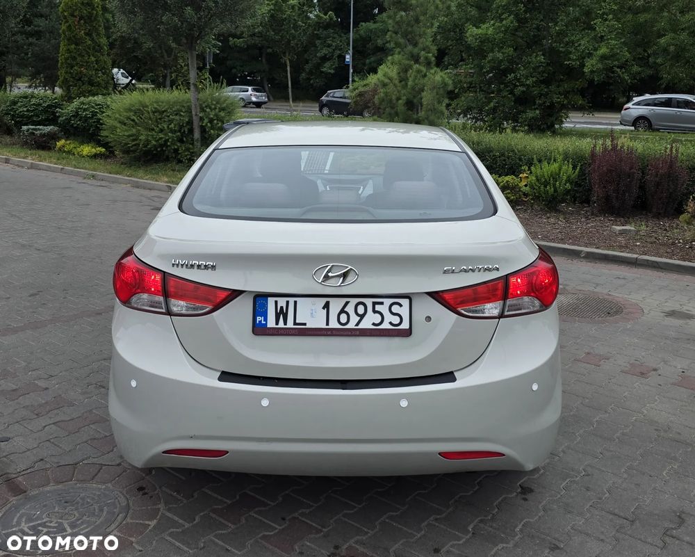 Hyundai Elantra - 6