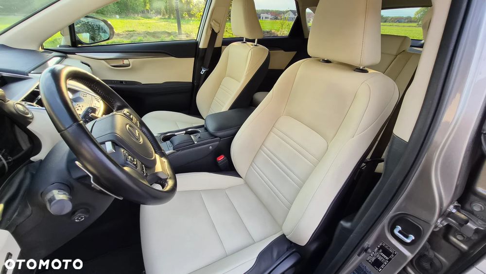Lexus NX 300 F Impression AWD - 12