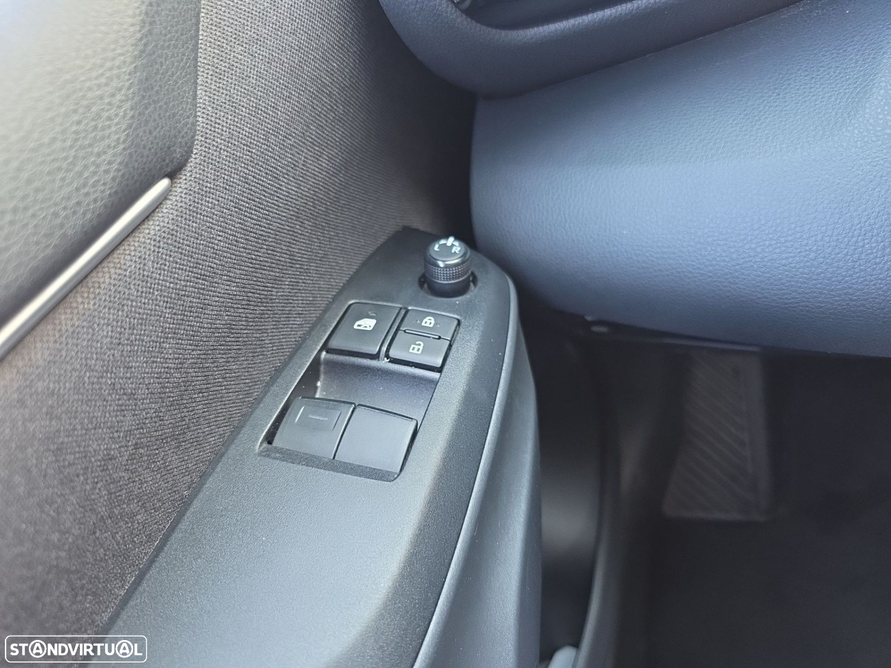Toyota Yaris 1.5 HDF Comfort Plus - 17