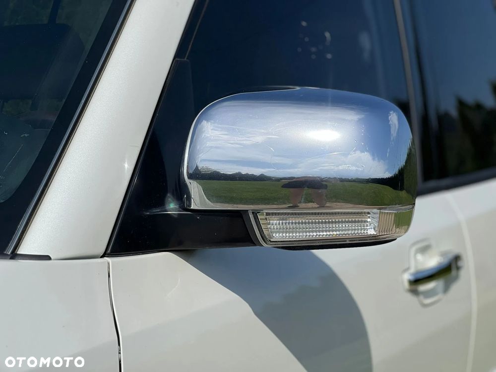 Mitsubishi Pajero - 20