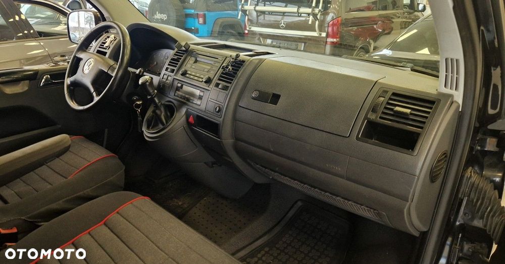 Volkswagen Caravelle - 10