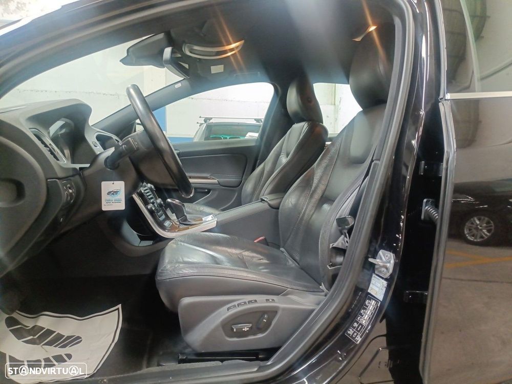 Volvo V60 2.4 D6 Momentum AWD Phev - 16