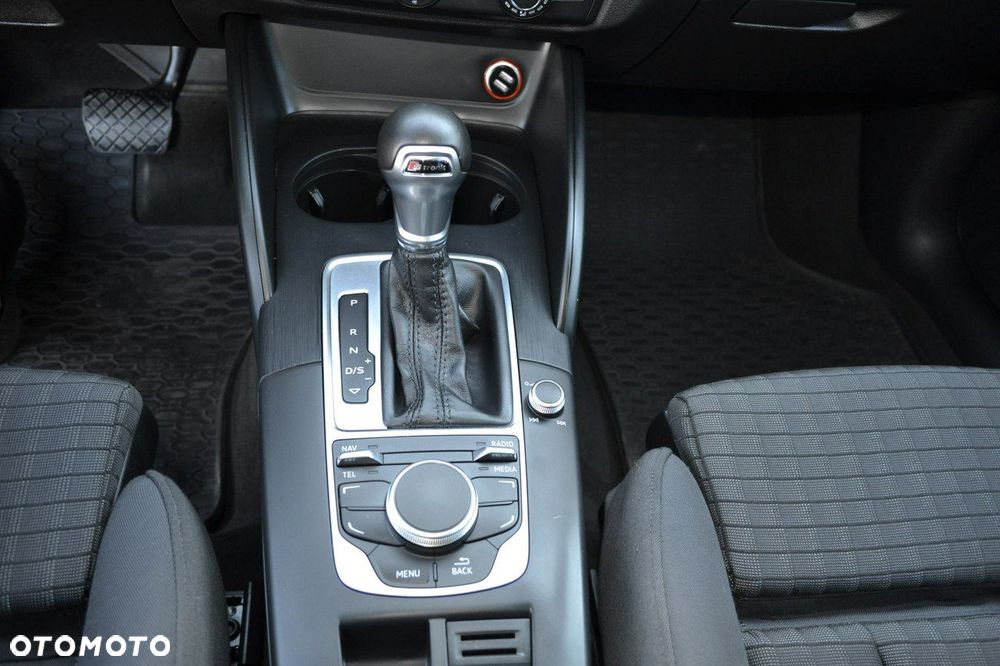 Audi A3 Sportback 2.0 TDI S tronic design - 23