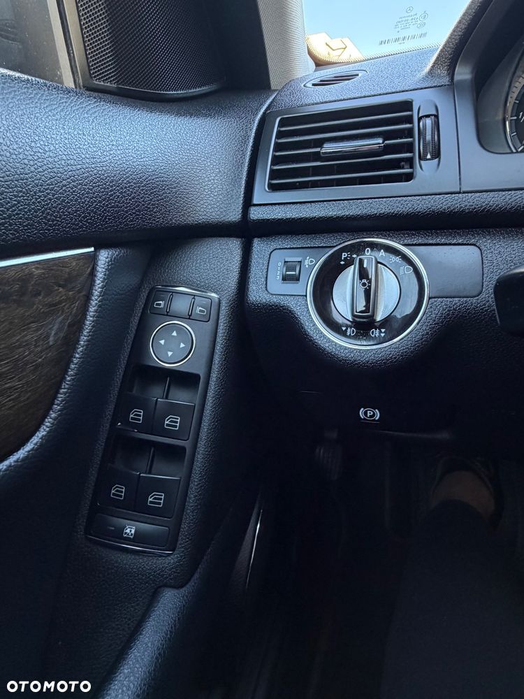 Mercedes-Benz Klasa C 200 (BlueEFFICIENCY) Elegance - 24