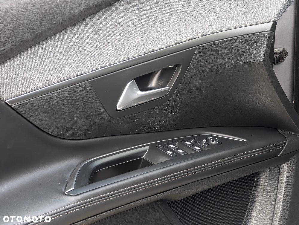 Peugeot 5008 2.0 BlueHDI Allure S&S - 21